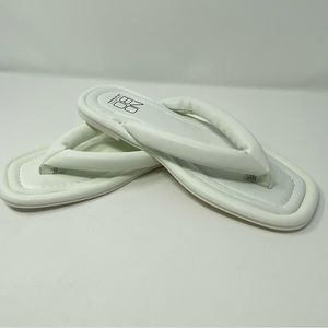 No Boundaries Women’s Puffy Flip Flops Memory Foam Padded Sandal Whit Size 6 NWT